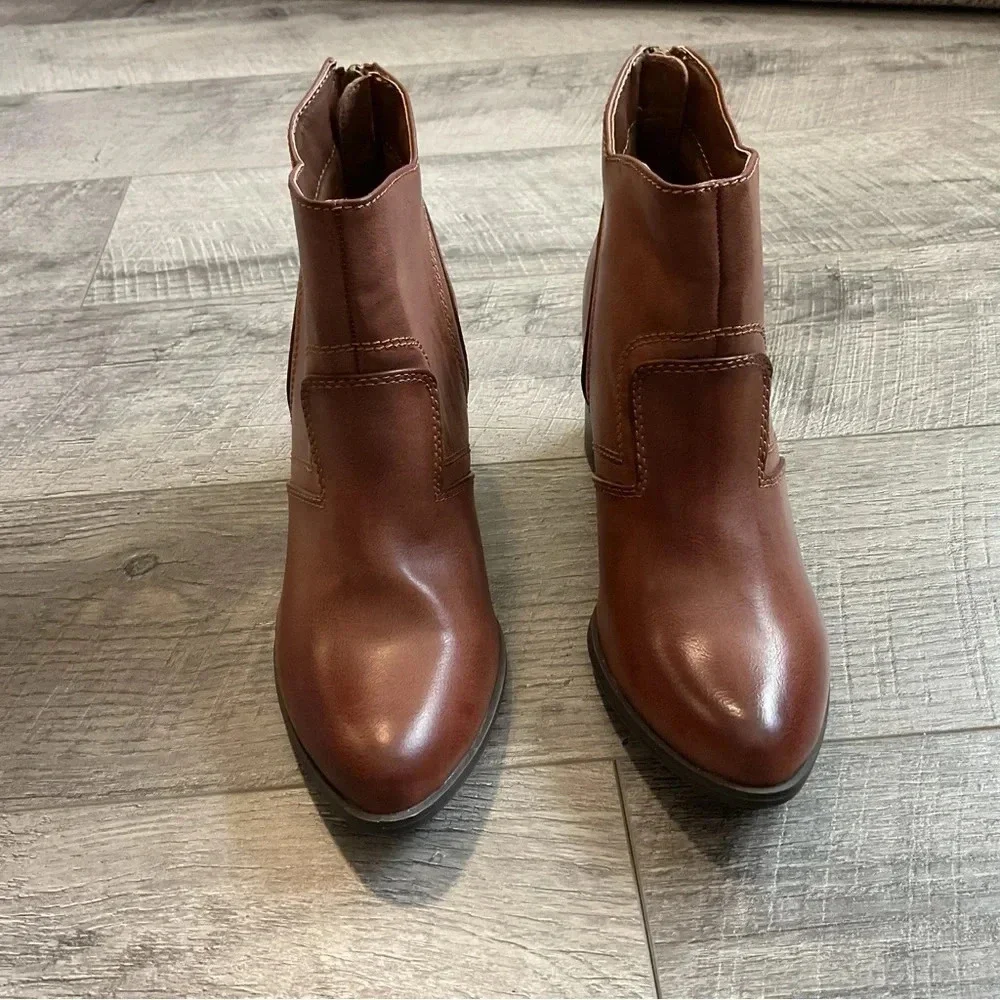 CL By Chinese Laundry Tassel Accent Cognac Burnished Western Ankle Boot Size 6.5